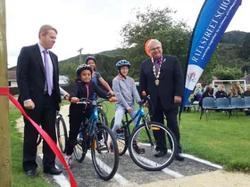Mayor and children with bikes
