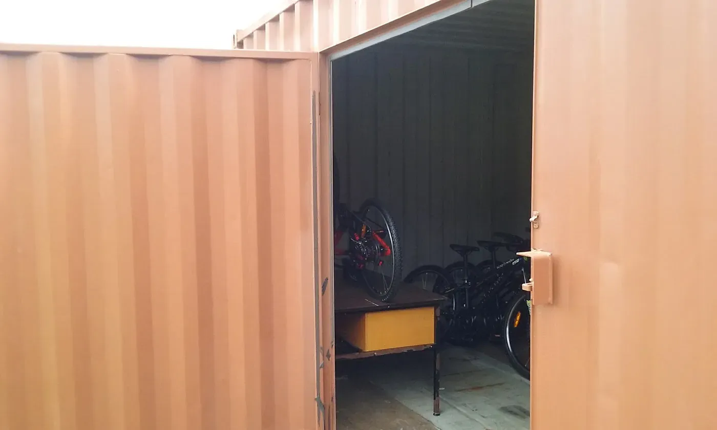 A welded padlock protective box and hinge door
