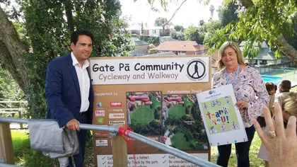 Hon Simon Bridges